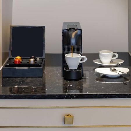 מלון Melia Vinpearl הואה מראה חיצוני תמונה A Nespresso coffee machine in a hotel room