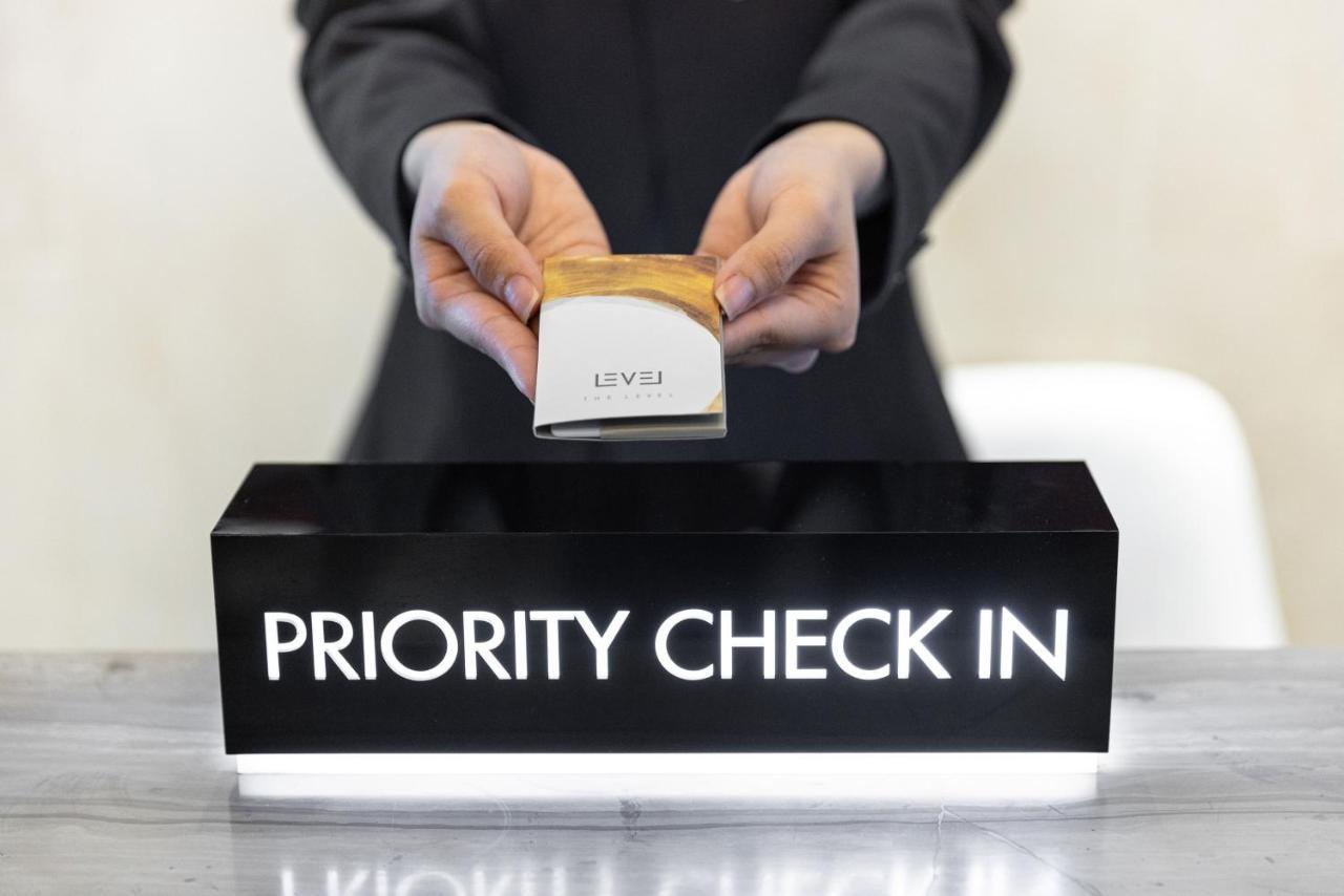 מלון Melia Vinpearl הואה מראה חיצוני תמונה Priority check-in at an airport