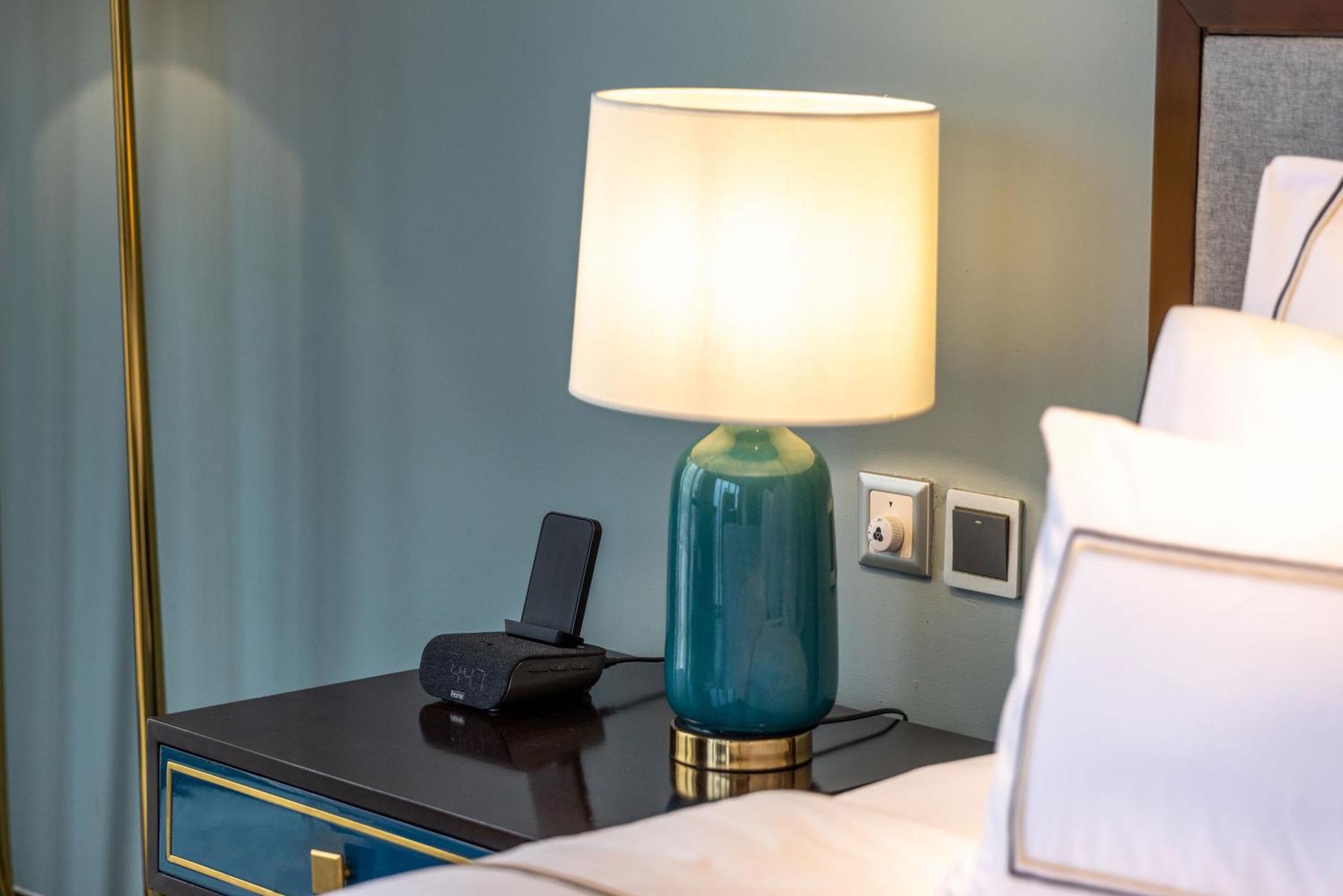 מלון Melia Vinpearl הואה חדר תמונה A table lamp