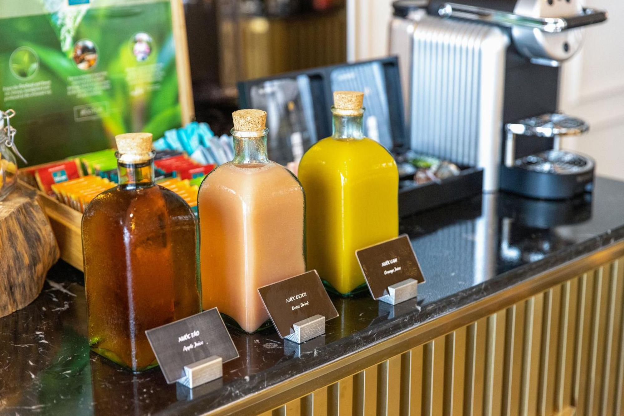 מלון Melia Vinpearl הואה מראה חיצוני תמונה Bottles of fruit juice