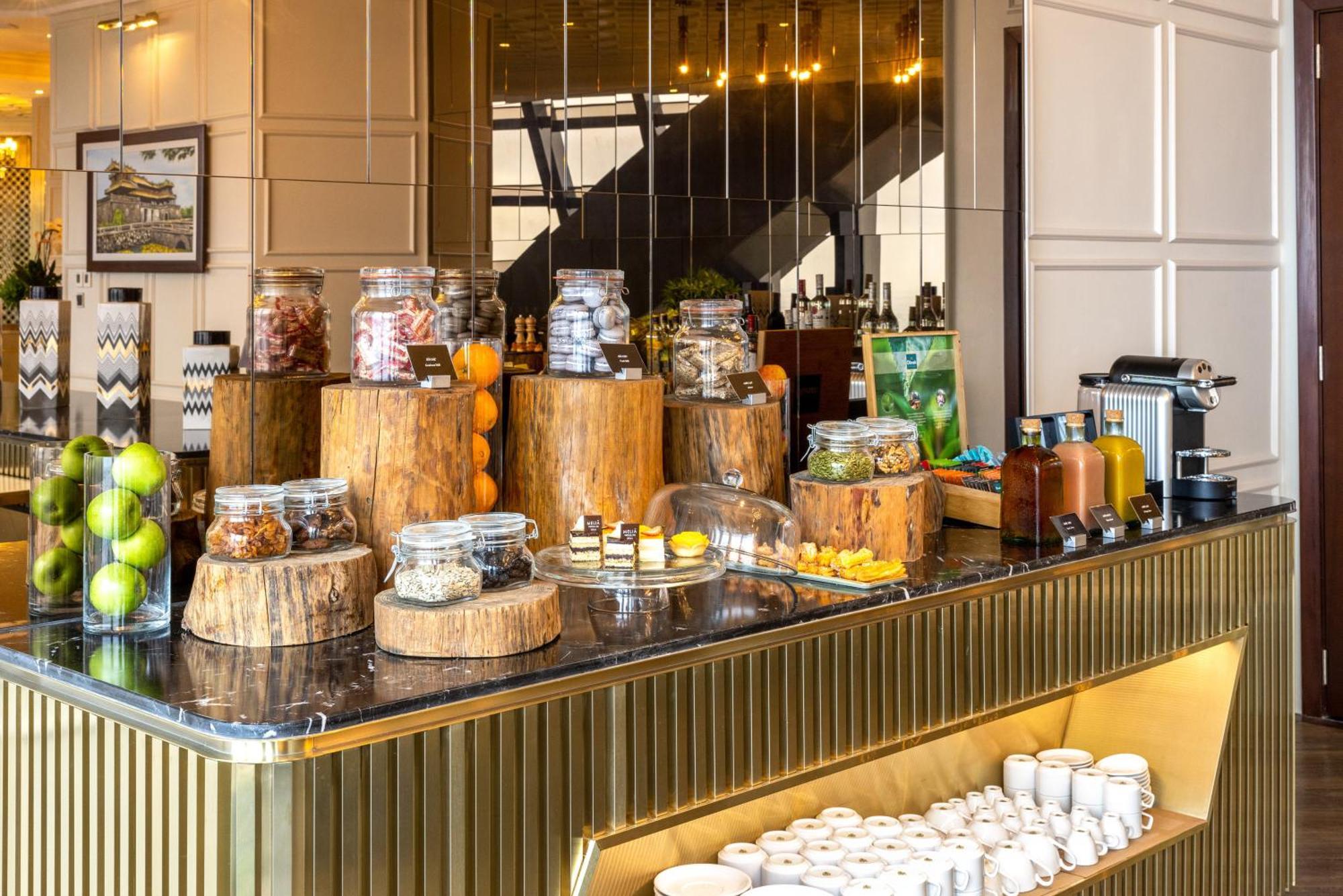 מלון Melia Vinpearl הואה מראה חיצוני תמונה The coffee bar at the hotel