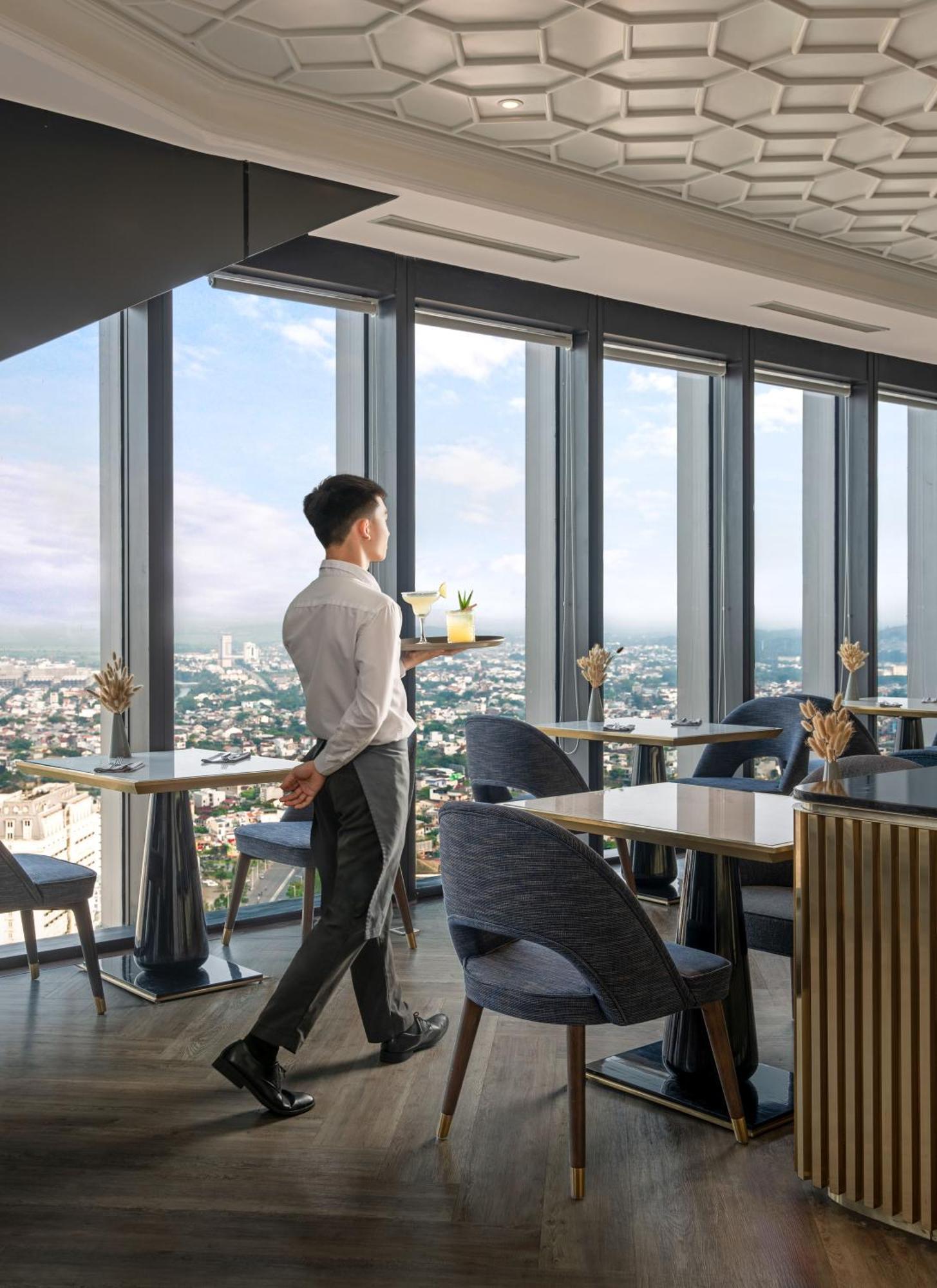 מלון Melia Vinpearl הואה מראה חיצוני תמונה The 360° Sky Lounge